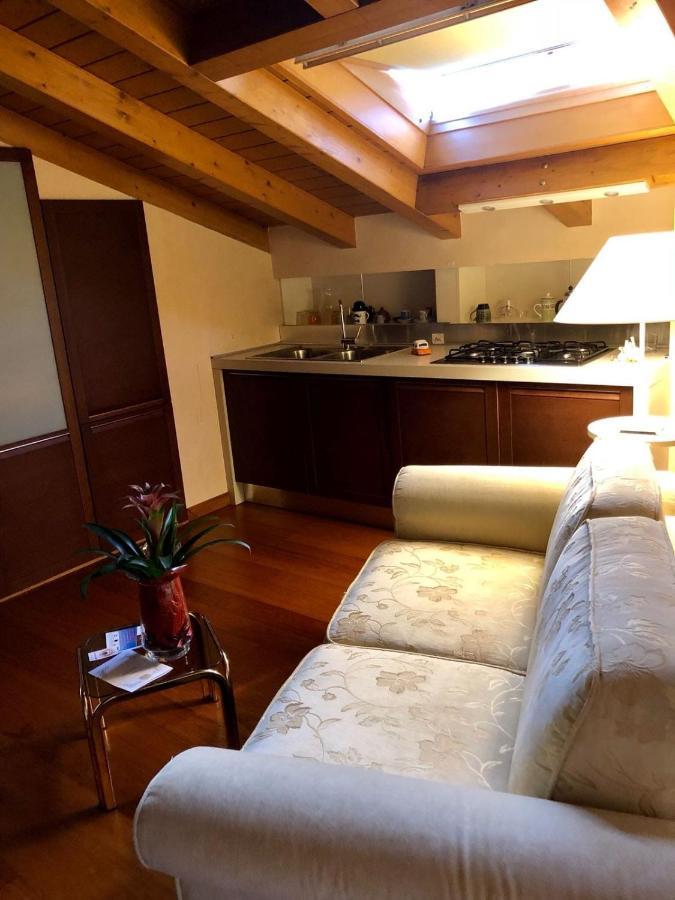 Il Sasso Bianco Bb Appartamento Comerio Esterno foto