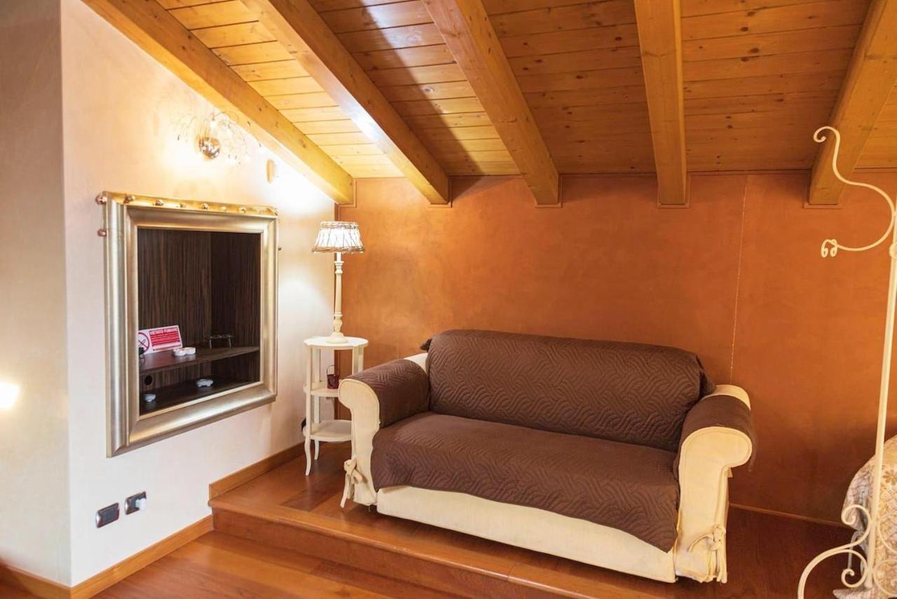 Il Sasso Bianco Bb Appartamento Comerio Esterno foto