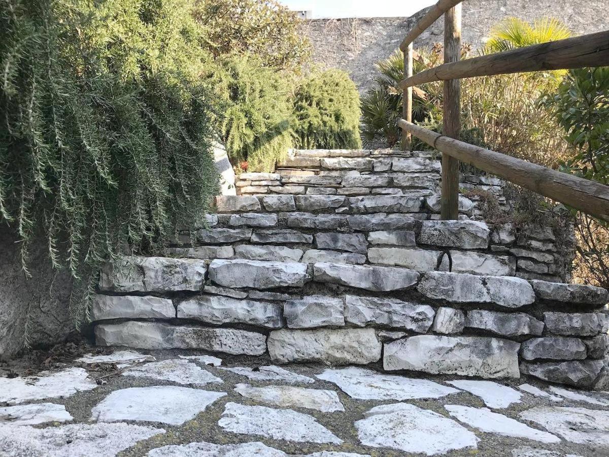 Il Sasso Bianco Bb Appartamento Comerio Esterno foto