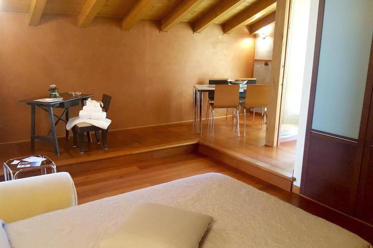 Il Sasso Bianco Bb Appartamento Comerio Esterno foto